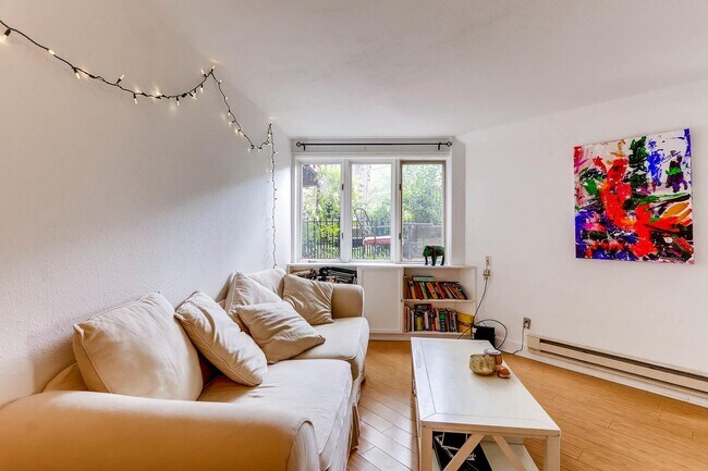 Building Photo - Modern West End Pearl St. 1 Bed/1 Bath Con...