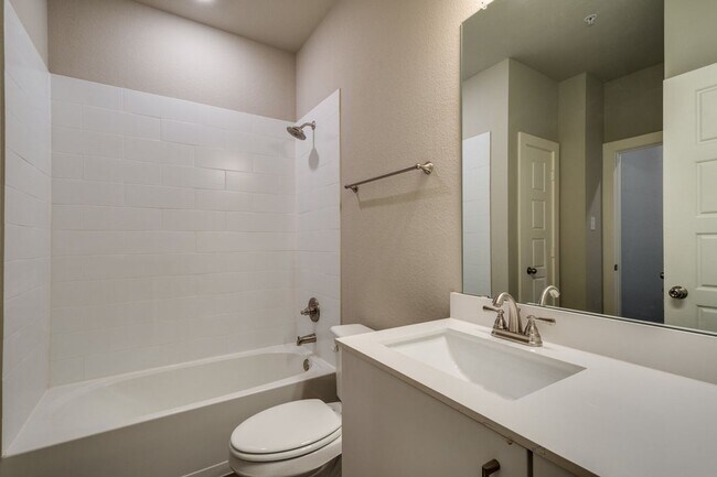 Building Photo - GORGEOUS 2 BEDROOM FOUR PLEX LOCATED IN MIDLOTHIAN ISD!