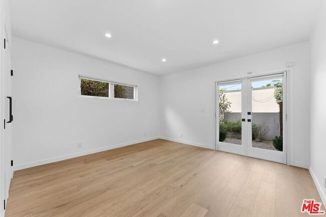 Building Photo - 8833 Ashcroft Ave