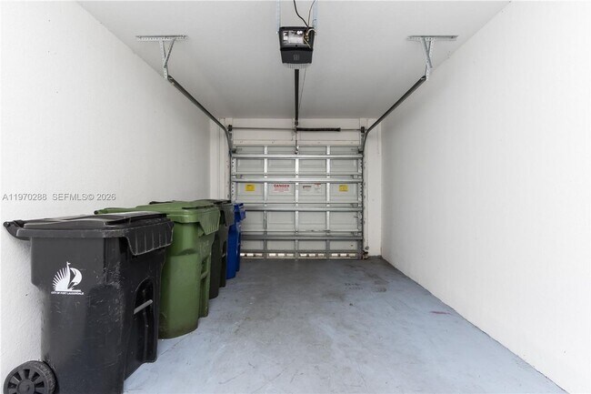 Building Photo - 623 NE 8th Ave