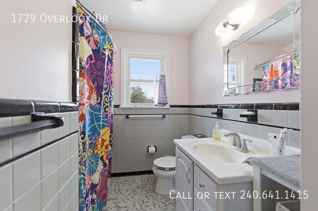 Building Photo - 1729 Overlook Dr