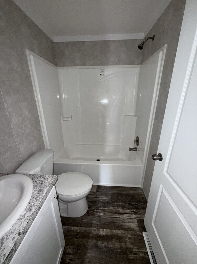 Building Photo - Charming 2-Bed, 2-Bath Mobile Home Retreat in Seneca!