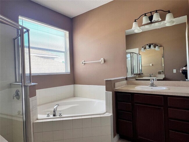 Building Photo - 209 Round Man St