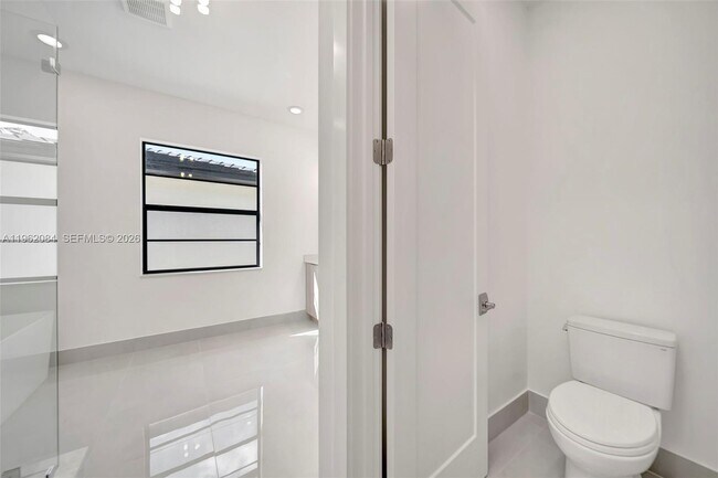 Building Photo - 1427 SW 23rd St