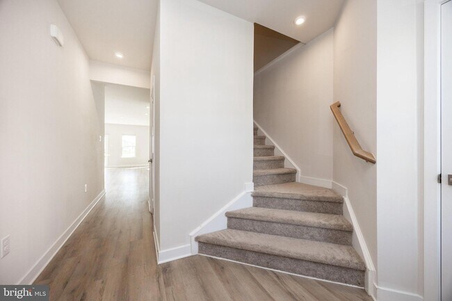 Building Photo - 265 Chase Dr
