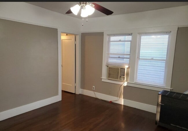 Building Photo - T Street 4 Plex