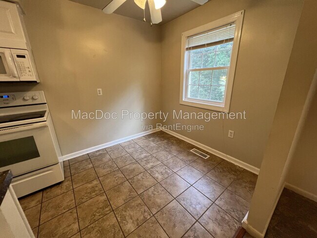 Building Photo - 14611 Earlham Ct