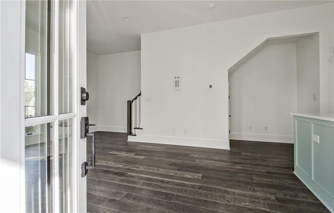 Building Photo - 135 Carlyle Ln