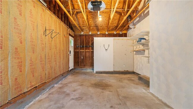 Building Photo - 40 Sachem Rd