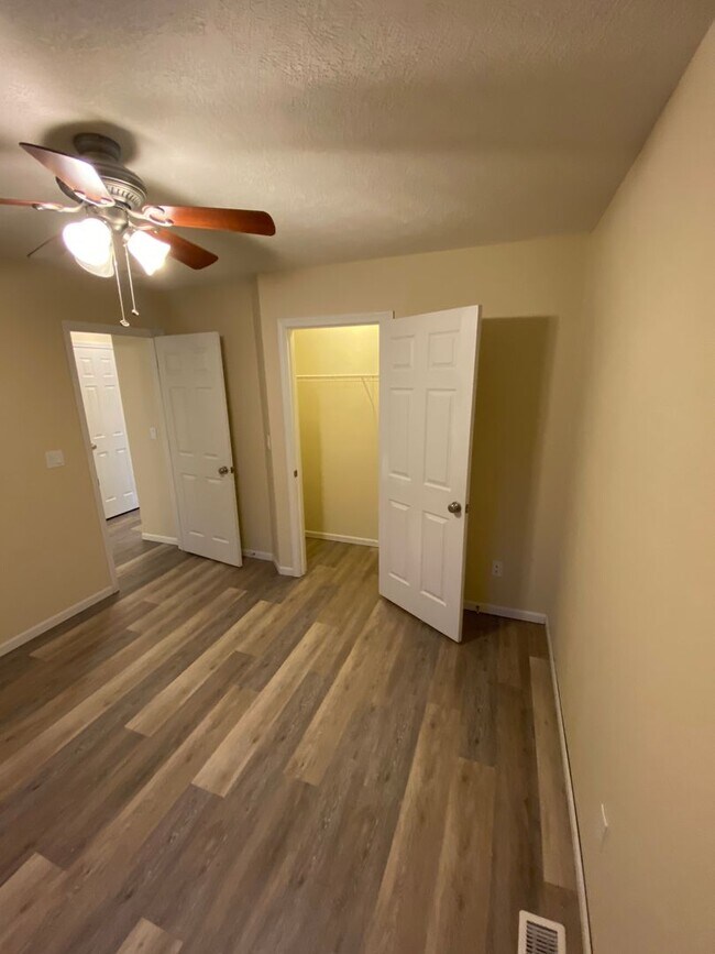 Building Photo - Available November 5, 2024! Call Watson & ...
