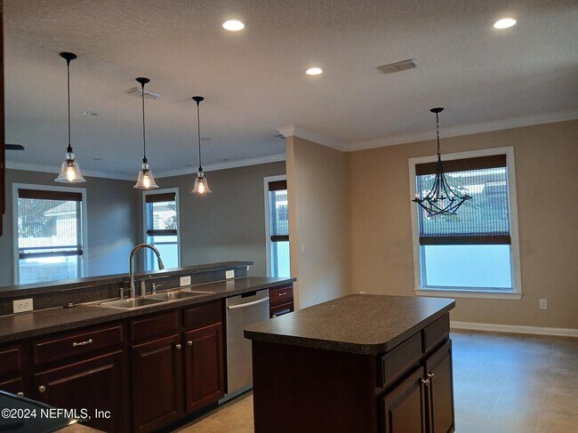 Building Photo - 2135 Thorn Hollow Ct