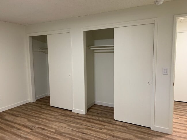 Building Photo - **Daisey King **