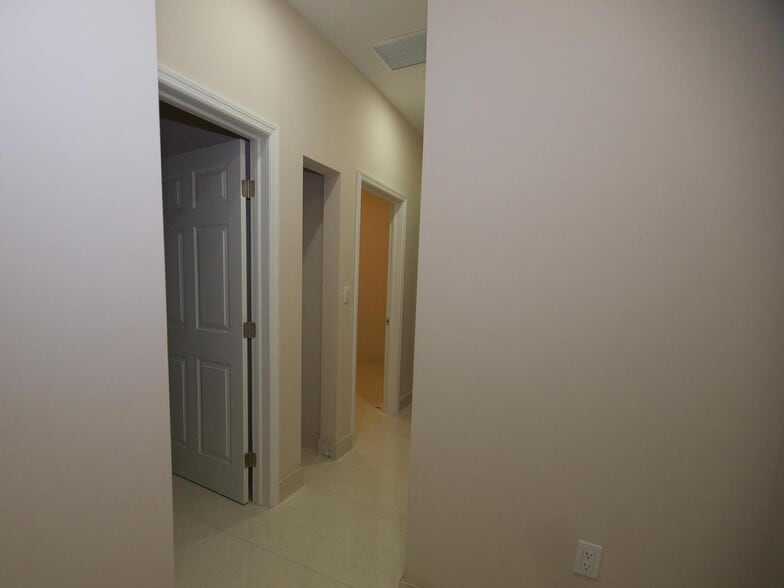 Building Photo - 5982 NW 94th Ave