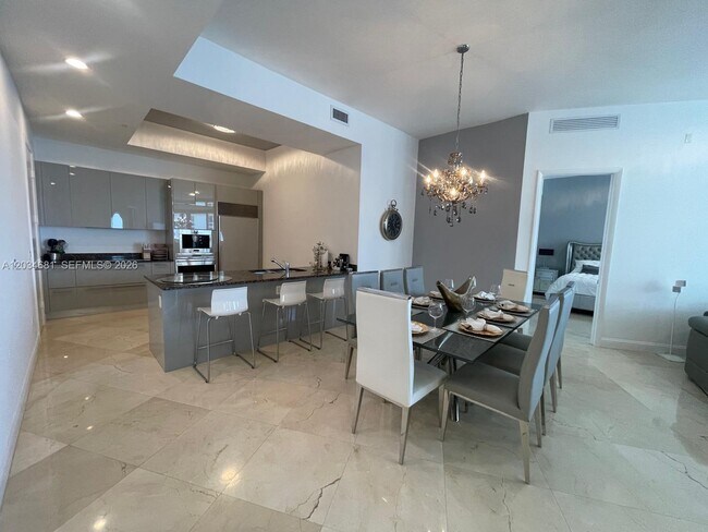 Building Photo - 16001 Collins Ave