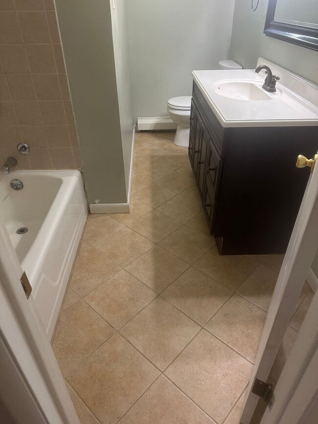 Building Photo - 3 BR 1.5 Bath brick rancher on 2 acres in Fairfield