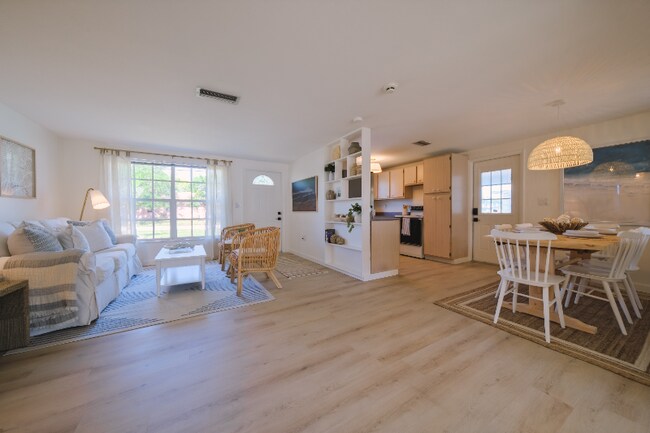 Building Photo - 1752 Banyan Dr