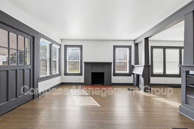 Building Photo - 3227 E 5th Ave