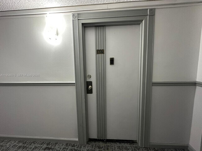 Building Photo - 16919 N Bay Rd