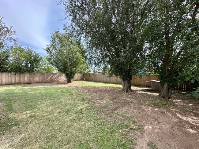 Building Photo - 6130 SW Oakcliff Ave