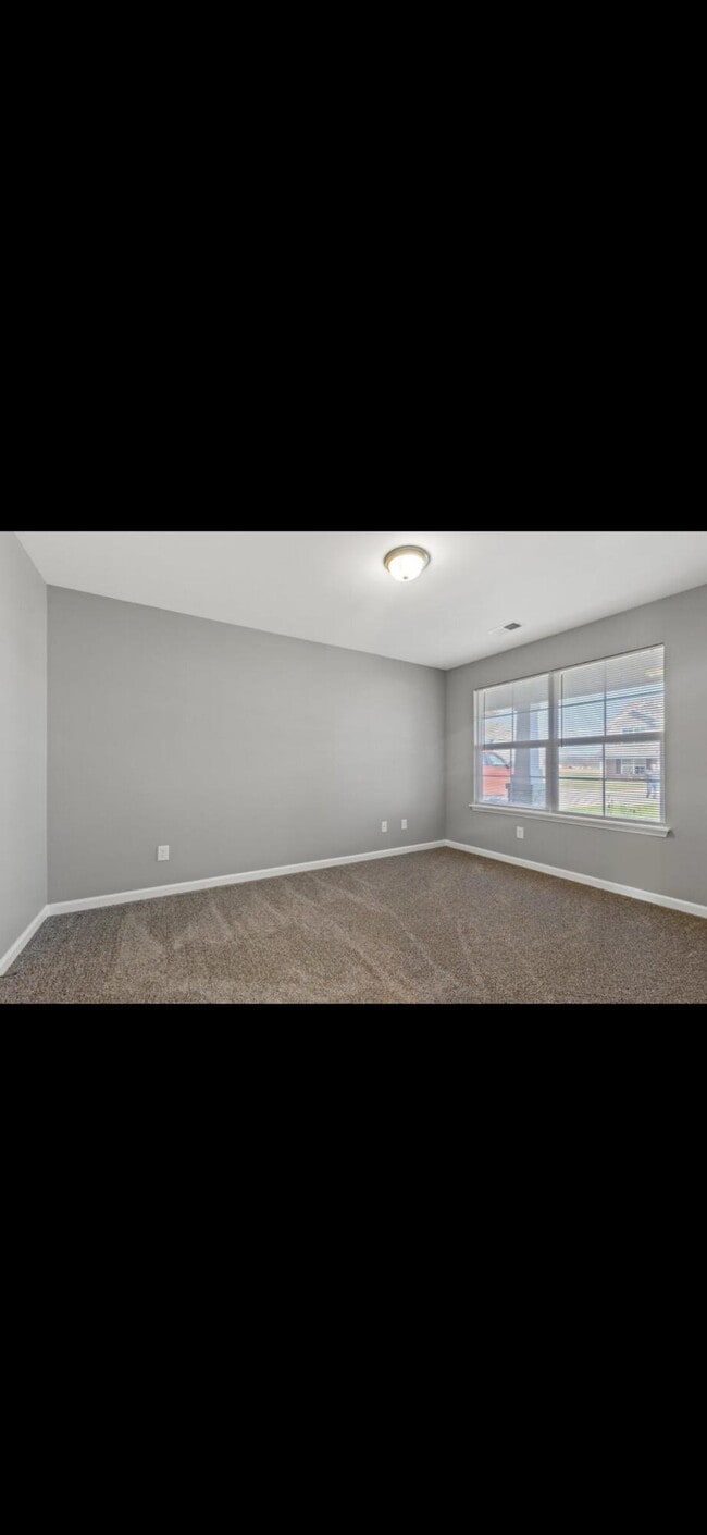 Building Photo - 348 Pageant Dr