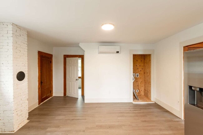 Building Photo - Walk to Downtown Norway from This Bright, Beautifully Renovated First-Floor Apartment
