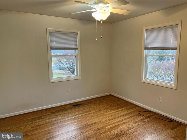 Building Photo - 810 Wisteria Dr