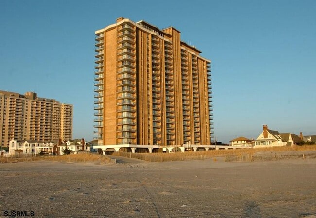 Primary Photo - 4800 Boardwalk