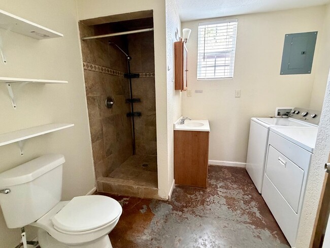 Building Photo - 10240 W Palomino Dr