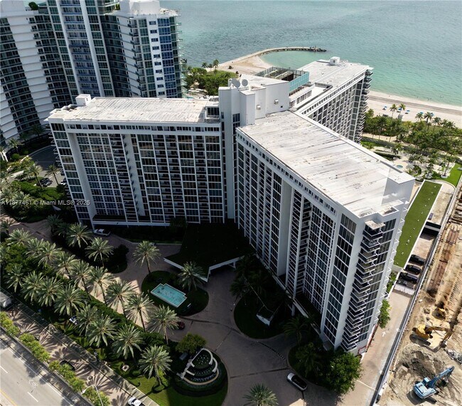 Building Photo - 10275 Collins Ave