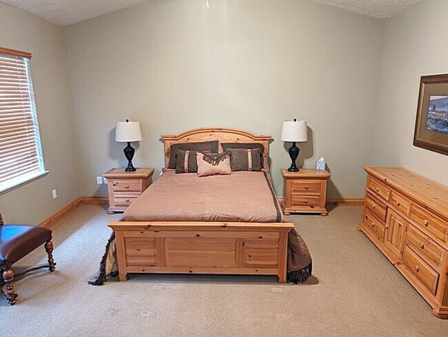 Building Photo - Beautiful Fully Furnished Jordanelle Townhome