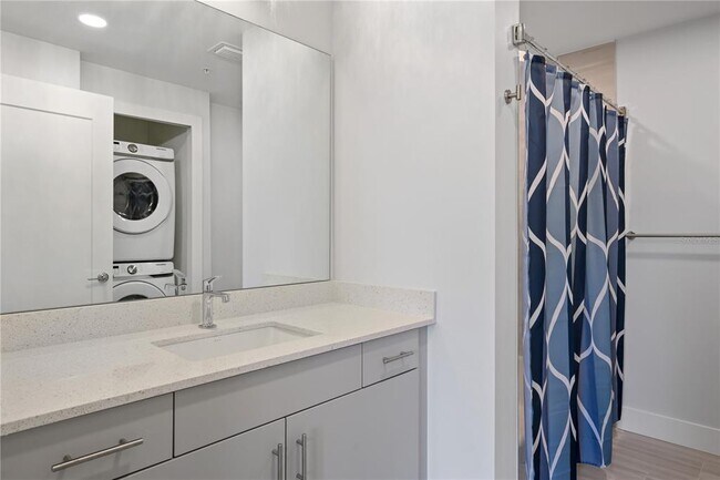 Building Photo - 1709 N Tamiami Trl