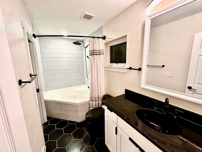 Building Photo - 4608 Gonzales St