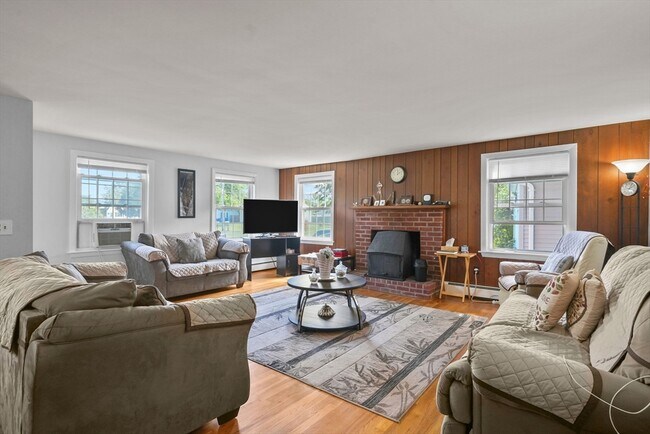 Building Photo - 26 Melanie Cir