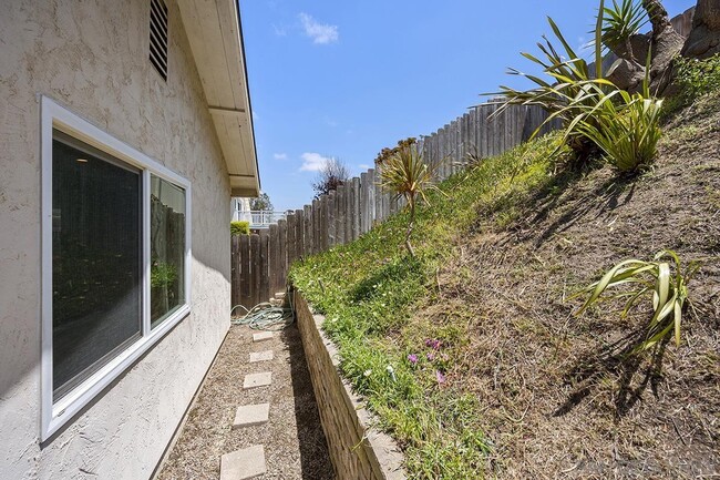 Building Photo - 4657 Huggins St