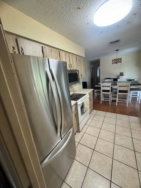 Building Photo - 110 Truman Ave NE