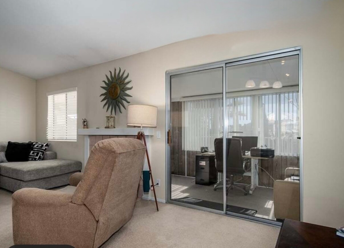 Building Photo - 10701 Bel Air Dr