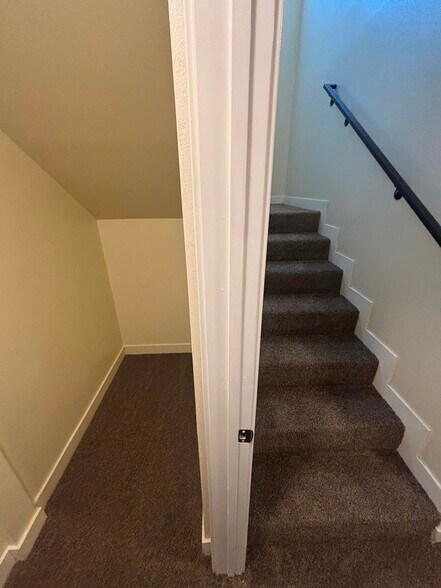 Building Photo - 136 W 84th St