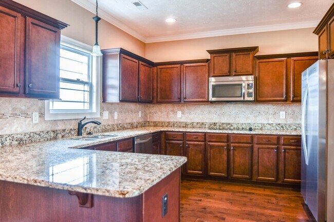 Building Photo - Pet Friendly Three Bedroom with Bonus!