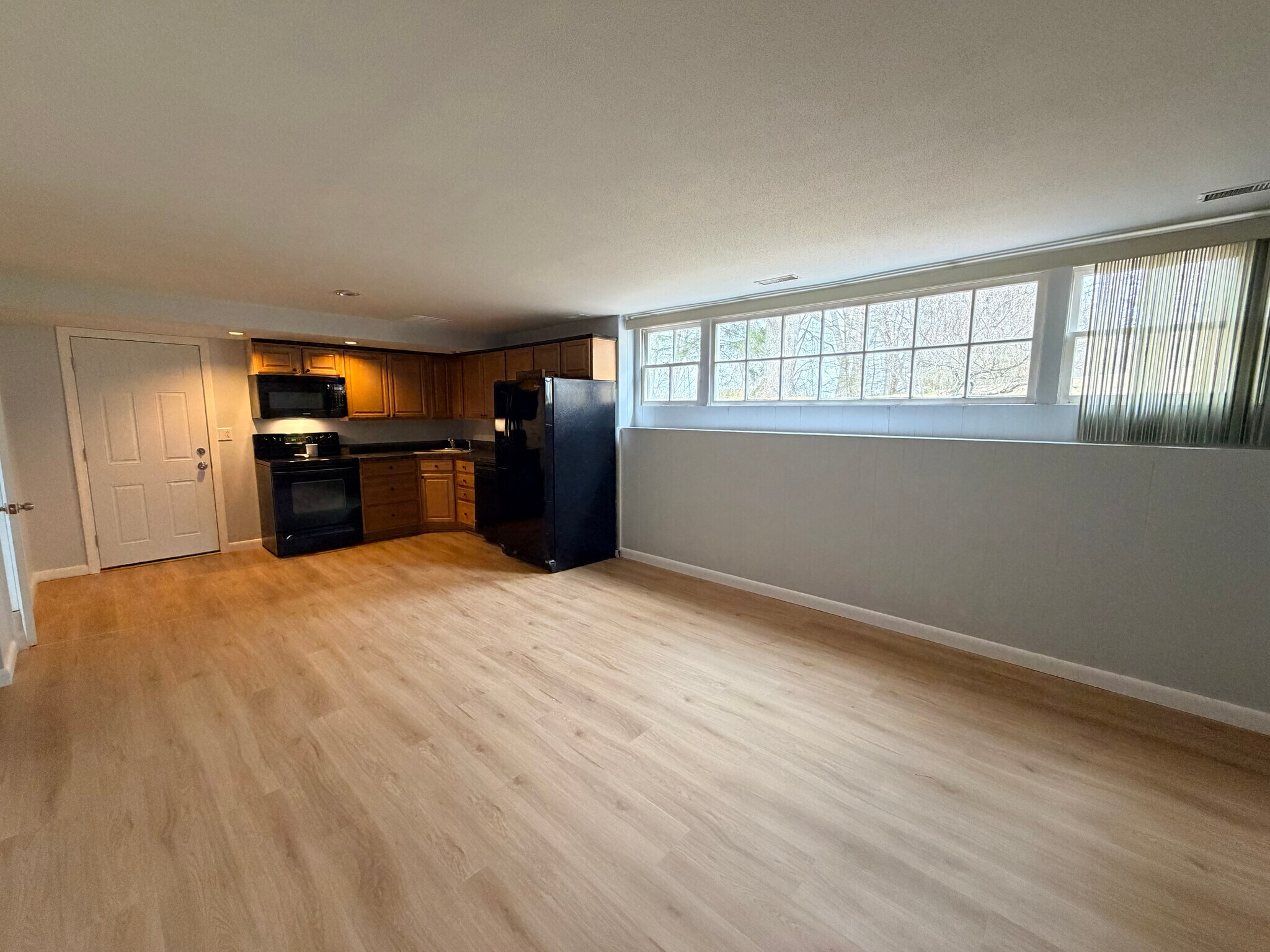 Building Photo - 18 Colonial Dr