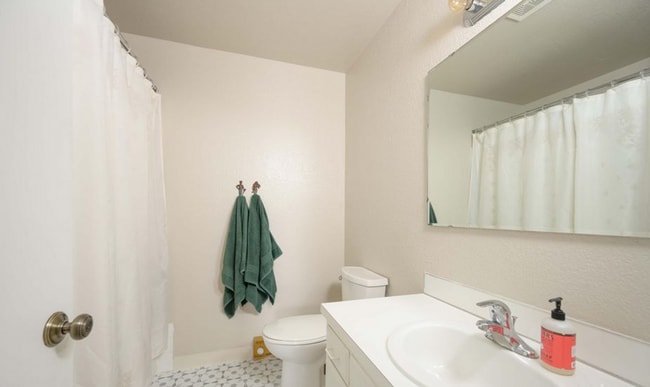 Building Photo - Elevate your Lifestyle!, Close to Everythi...
