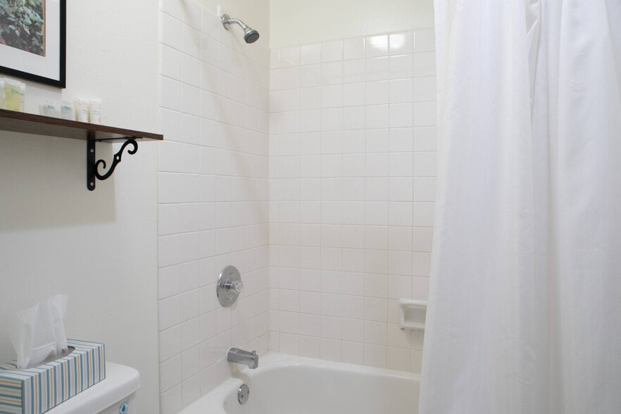 Building Photo - 823 N 2nd St