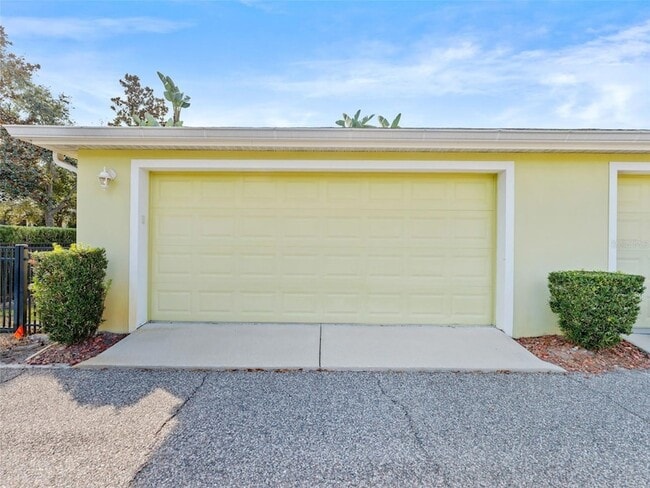 Building Photo - 6222 Hadley Commons Dr