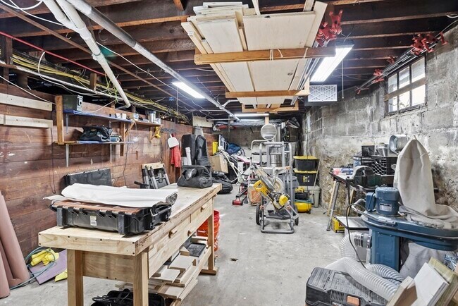 Building Photo - 36 Windsor St