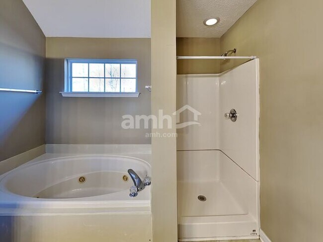 Building Photo - 5224 Ridgefalls Way