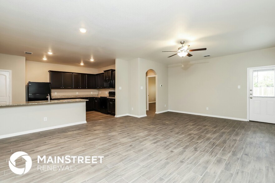 Building Photo - 629 Greenway Trl