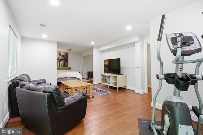 Building Photo - 1509 Farsta Ct