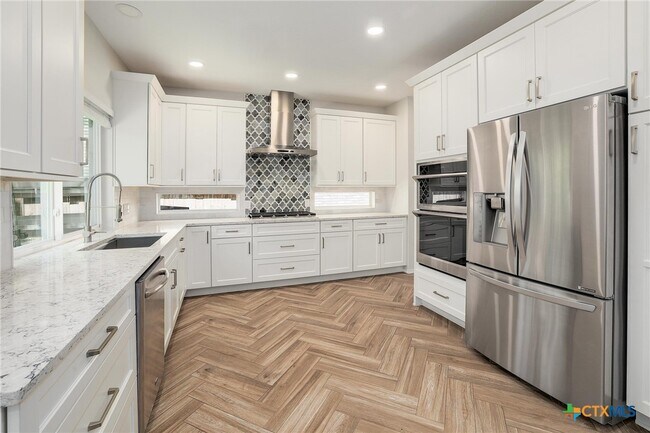 Building Photo - 703 Ivy Ct
