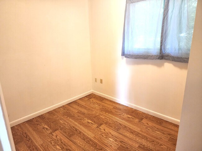 Building Photo - 3884 N West River Rd