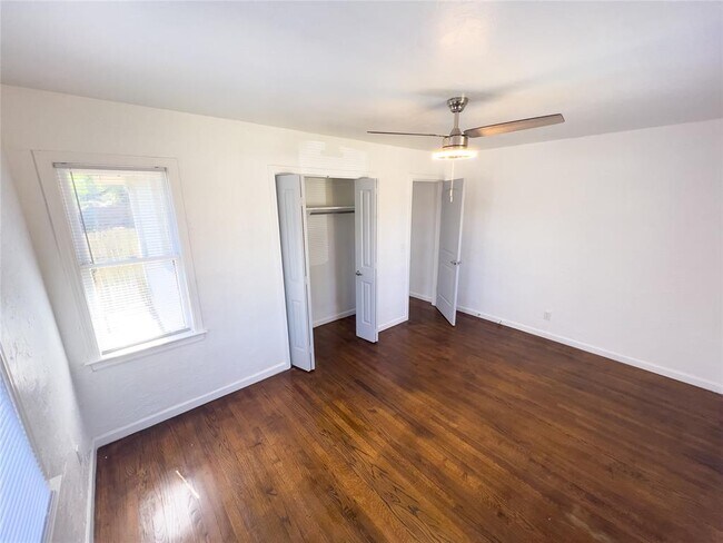 Building Photo - 2022 NW 33rd St