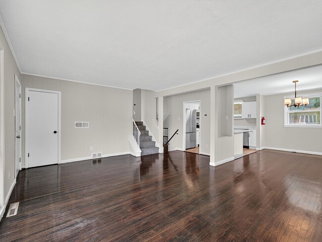 Building Photo - 206 Ava Ave